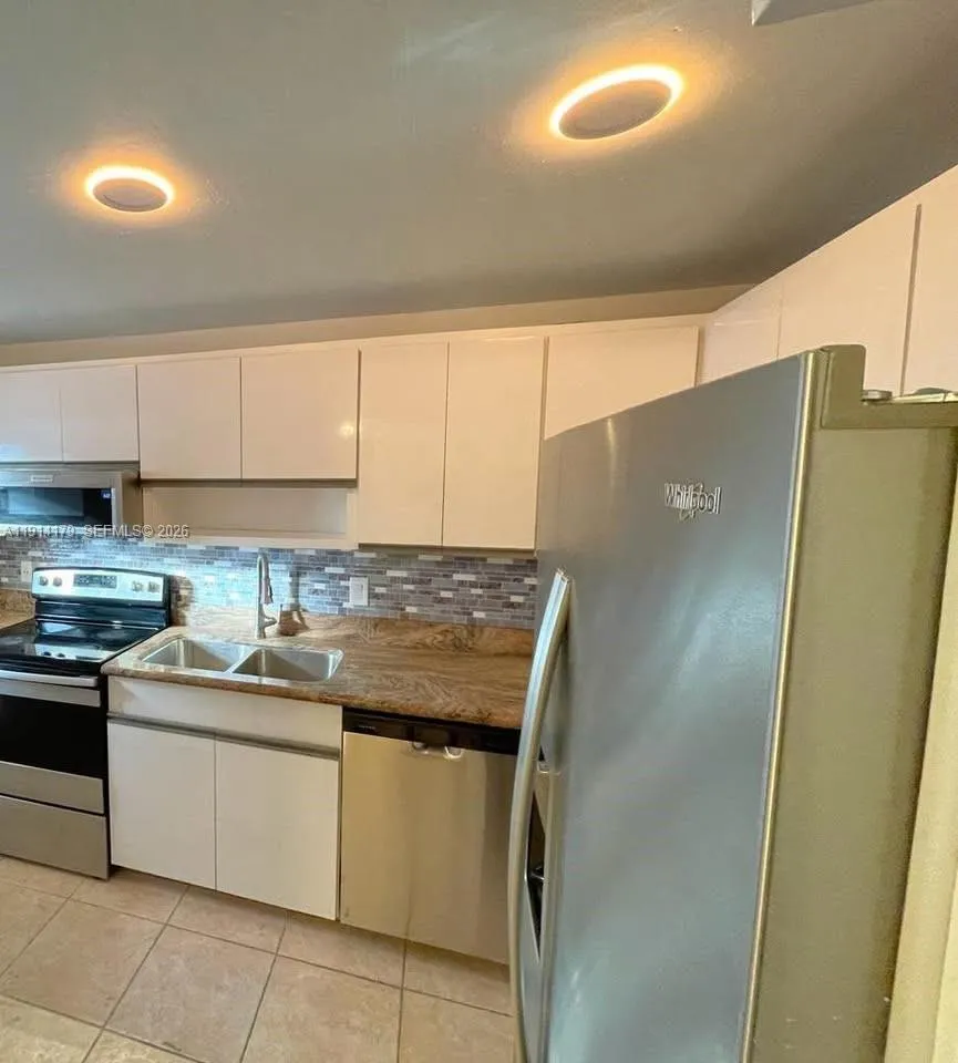 4500 N Federal Hwy 102a, Lighthouse Point, Florida, Lighthouse Point, Florida 33064, 2 Bedrooms Bedrooms, ,2 BathroomsBathrooms,Residential Lease,For Rent,4500 N Federal Hwy 102a, Lighthouse Point, Florida,A11914179