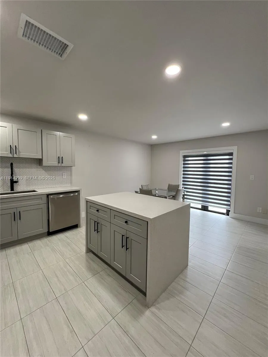 3826 Sw 107th Ave 2-2, Miami, Florida 33165, Miami, Florida 33165, 2 Bedrooms Bedrooms, ,2 BathroomsBathrooms,Residential,For Sale,3826 Sw 107th Ave 2-2, Miami, Florida 33165,A11914299