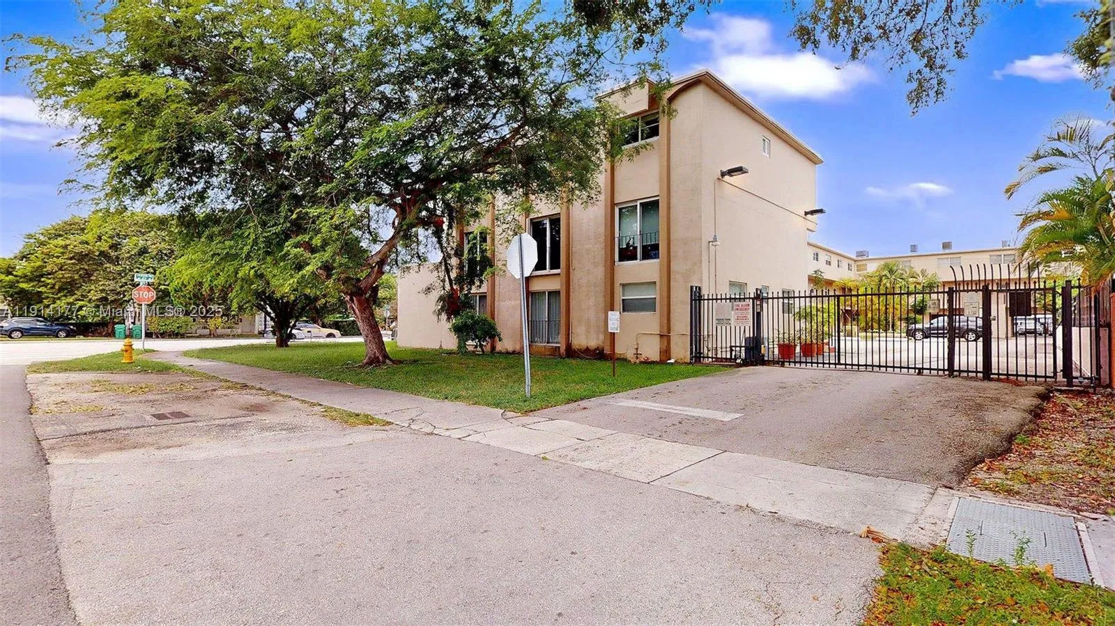 1201 Sw 42nd Ave 211, Miami, Florida 33134, Miami, Florida 33134, 2 Bedrooms Bedrooms, ,1 BathroomBathrooms,Residential Lease,For Rent,1201 Sw 42nd Ave 211, Miami, Florida 33134,A11914177
