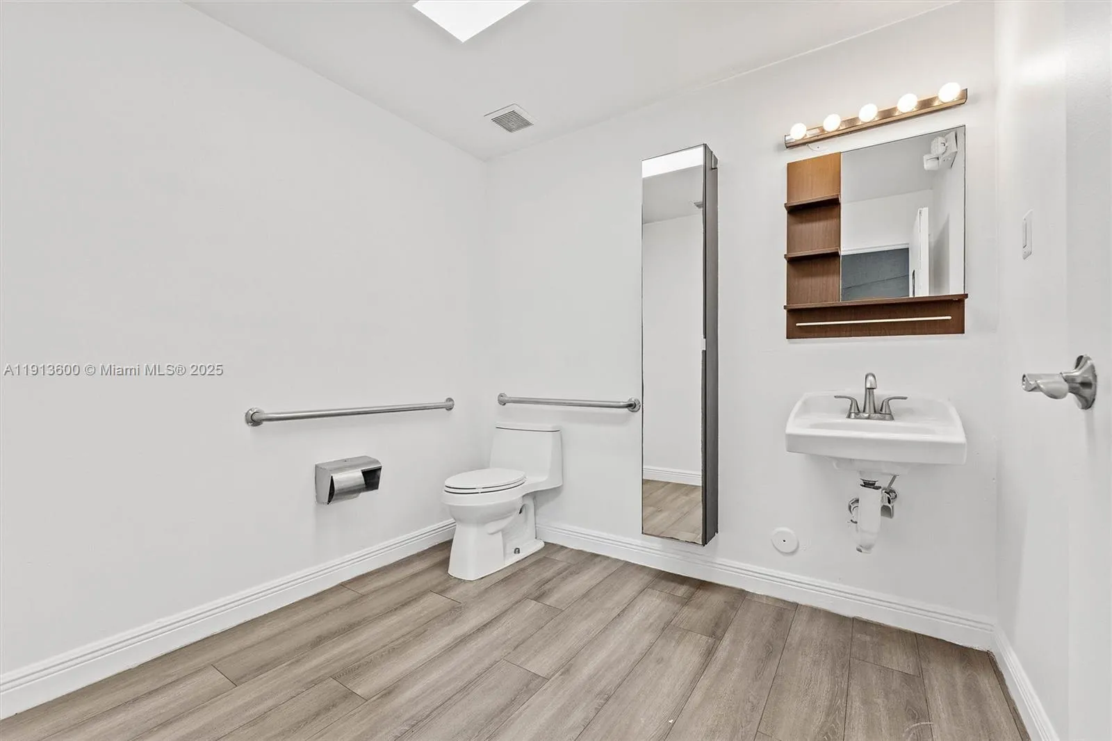 10171 Nw 58th St 11, Doral, Florida 33178, Doral, Florida 33178, ,Commercial Lease,For Rent,10171 Nw 58th St 11, Doral, Florida 33178,A11913600