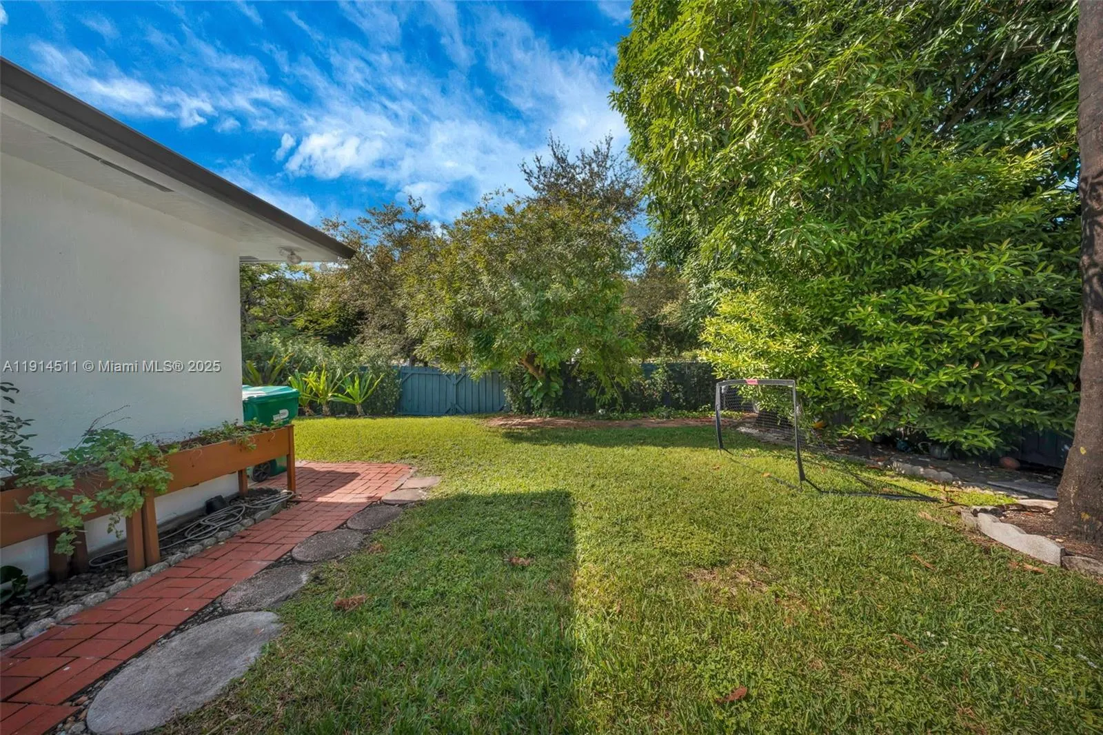 10195 Nw 26th St, Doral, Florida 33172, Doral, Florida 33172, 6 Bedrooms Bedrooms, ,4 BathroomsBathrooms,Residential,For Sale,10195 Nw 26th St, Doral, Florida 33172,A11914511