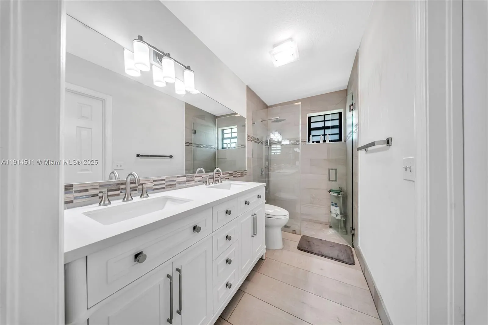 10195 Nw 26th St, Doral, Florida 33172, Doral, Florida 33172, 6 Bedrooms Bedrooms, ,4 BathroomsBathrooms,Residential,For Sale,10195 Nw 26th St, Doral, Florida 33172,A11914511