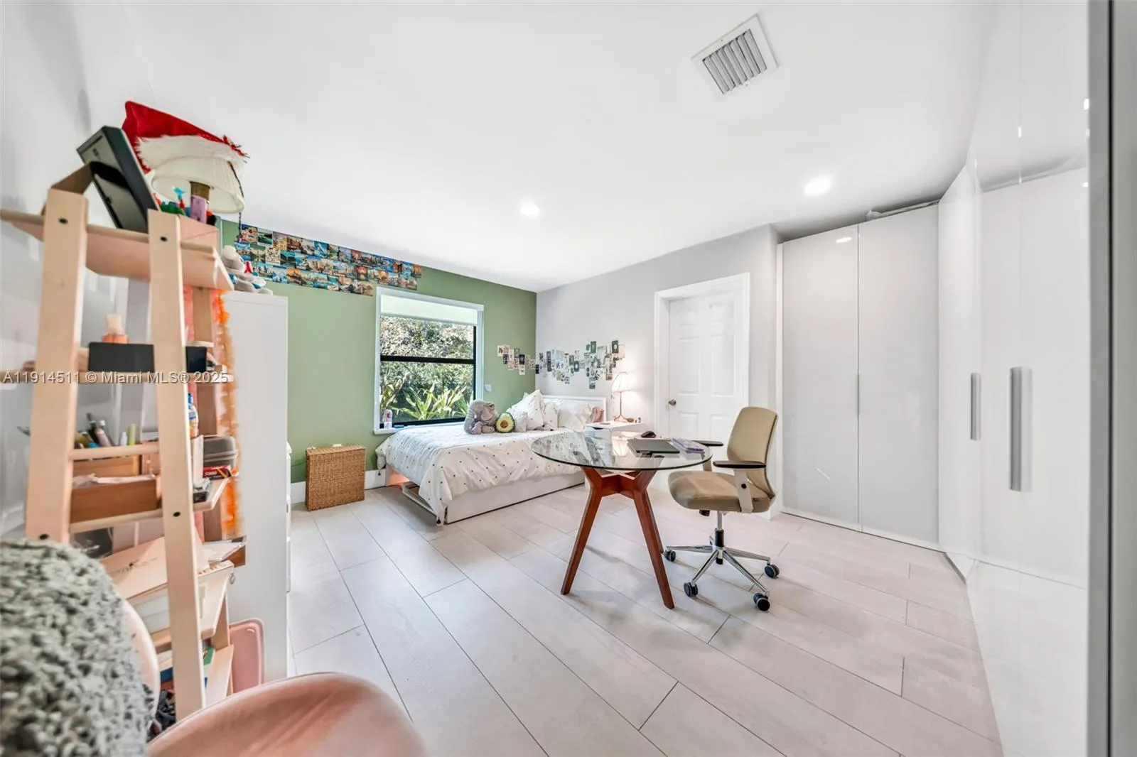 10195 Nw 26th St, Doral, Florida 33172, Doral, Florida 33172, 6 Bedrooms Bedrooms, ,4 BathroomsBathrooms,Residential,For Sale,10195 Nw 26th St, Doral, Florida 33172,A11914511