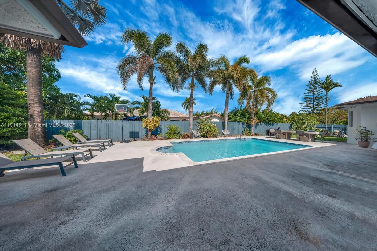 10195 Nw 26th St, Doral, Florida 33172, Doral, Florida 33172, 6 Bedrooms Bedrooms, ,4 BathroomsBathrooms,Residential,For Sale,10195 Nw 26th St, Doral, Florida 33172,A11914511