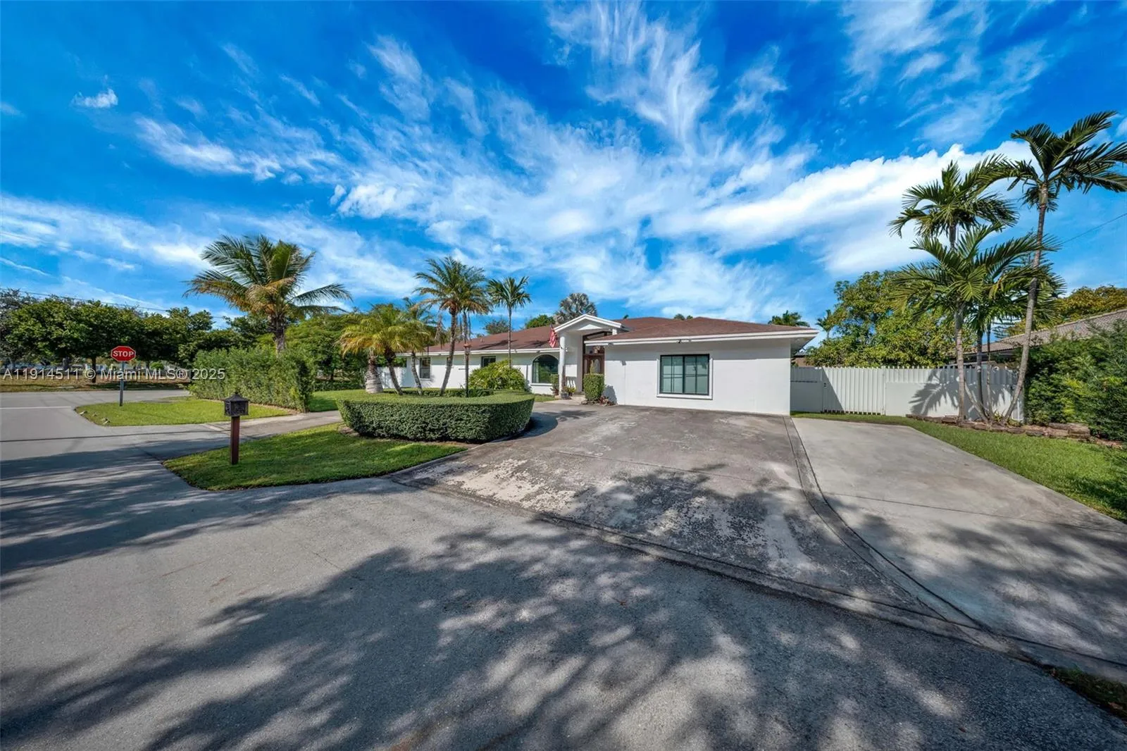 10195 Nw 26th St, Doral, Florida 33172, Doral, Florida 33172, 6 Bedrooms Bedrooms, ,4 BathroomsBathrooms,Residential,For Sale,10195 Nw 26th St, Doral, Florida 33172,A11914511