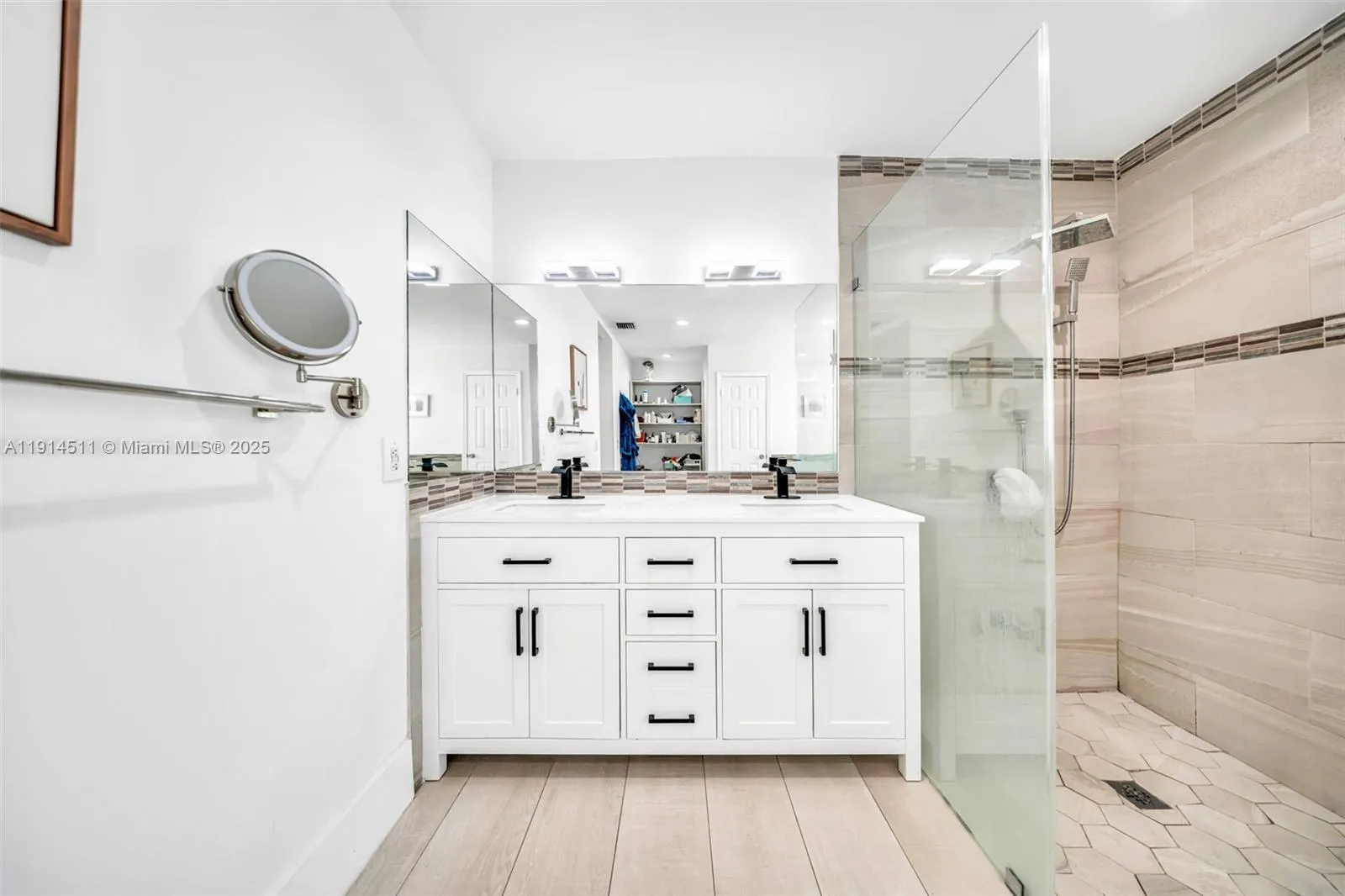 10195 Nw 26th St, Doral, Florida 33172, Doral, Florida 33172, 6 Bedrooms Bedrooms, ,4 BathroomsBathrooms,Residential,For Sale,10195 Nw 26th St, Doral, Florida 33172,A11914511