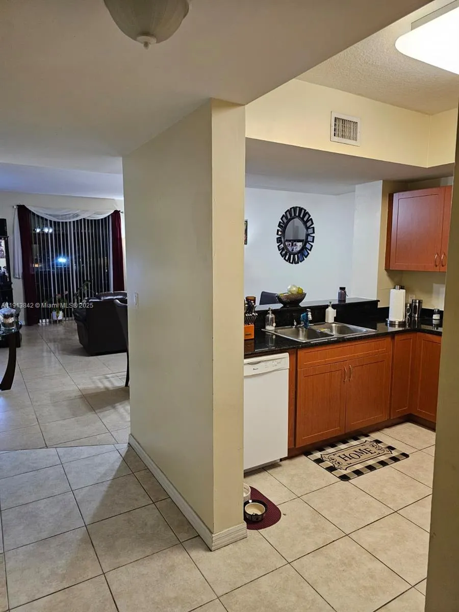 8440 Sw 8th St 210a, Miami, Florida 33144, Miami, Florida 33144, 2 Bedrooms Bedrooms, ,2 BathroomsBathrooms,Residential Lease,For Rent,8440 Sw 8th St 210a, Miami, Florida 33144,A11913842