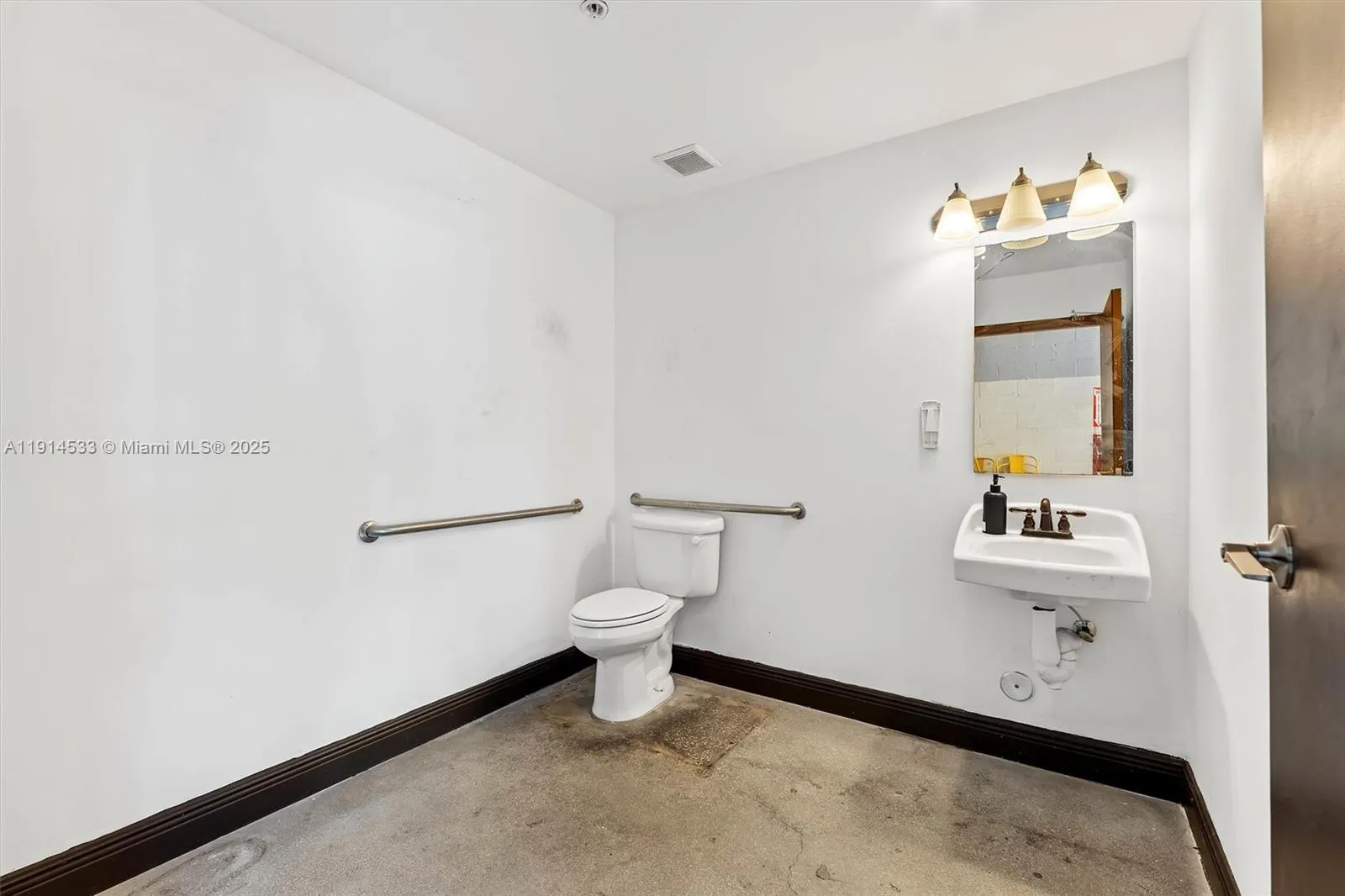 10171 Nw 58th St 6 And 7, Doral, Florida 33178, Doral, Florida 33178, ,Commercial Lease,For Rent,10171 Nw 58th St 6 And 7, Doral, Florida 33178,A11914533