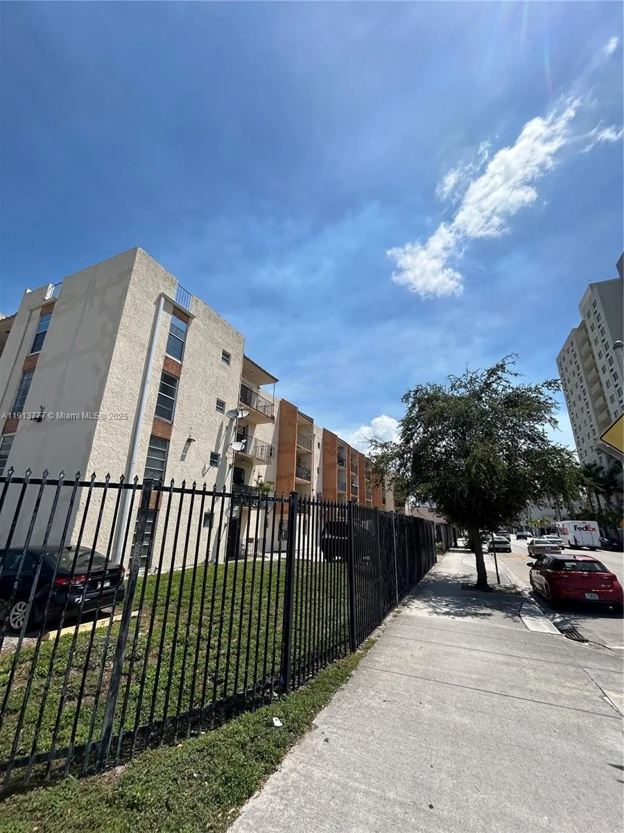 1051 Sw 1st St 404, Miami, Florida 33130, Miami, Florida 33130, 2 Bedrooms Bedrooms, ,1 BathroomBathrooms,Residential,For Sale,1051 Sw 1st St 404, Miami, Florida 33130,A11913777