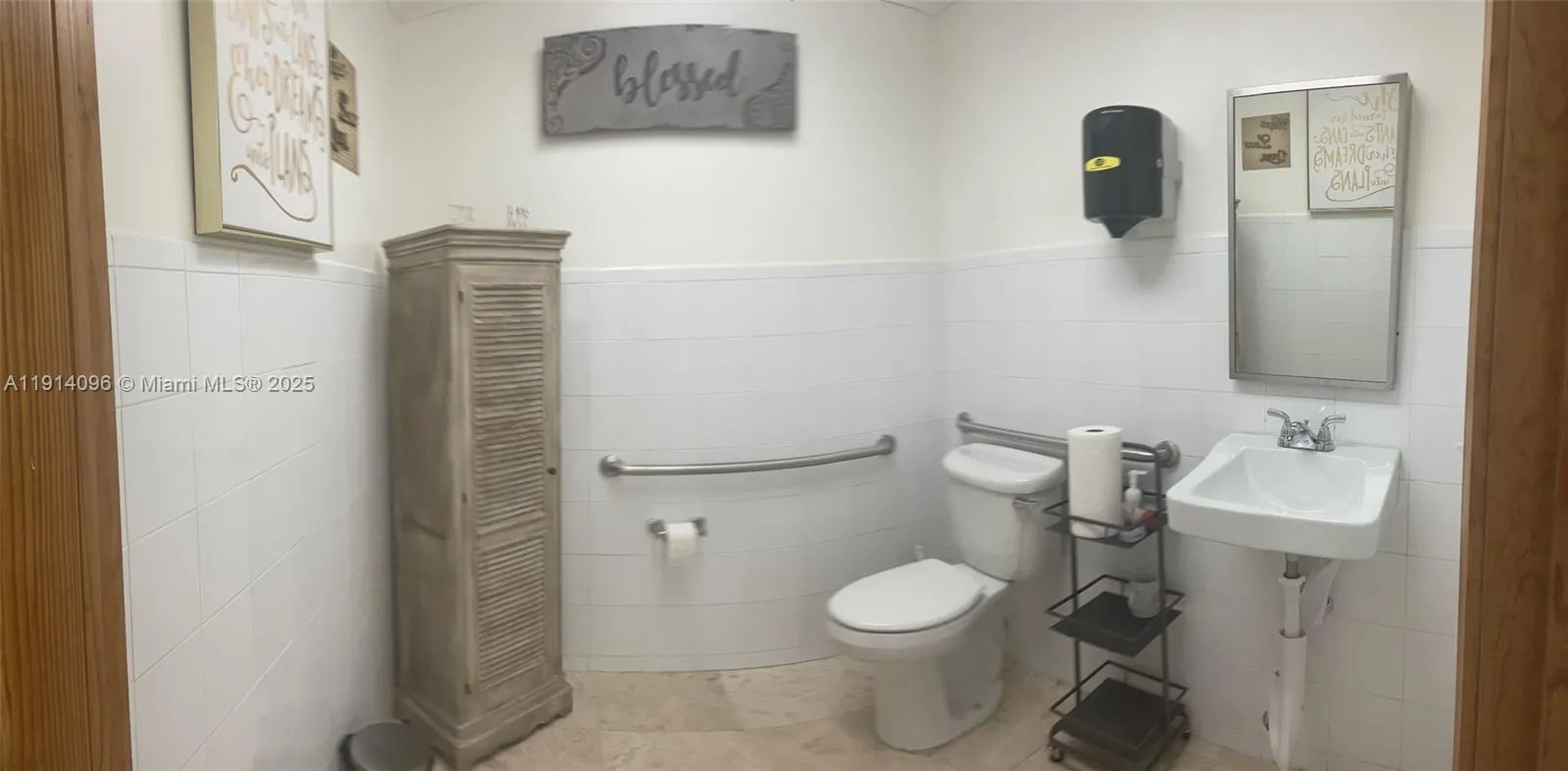 5220 S University Dr 203c, Davie, Florida 33328, Davie, Florida 33328, ,Commercial Lease,For Rent,5220 S University Dr 203c, Davie, Florida 33328,A11914096