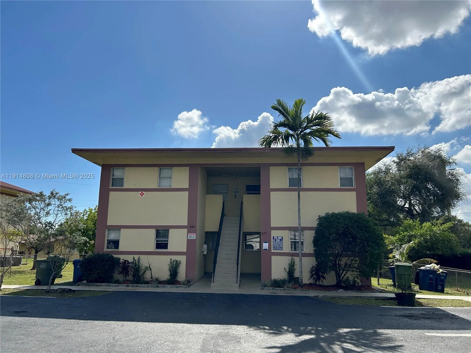 825 Sw 10th St, Hallandale Beach, Florida 33009, Hallandale Beach, Florida 33009, ,Residential Income,For Sale,825 Sw 10th St, Hallandale Beach, Florida 33009,A11914808