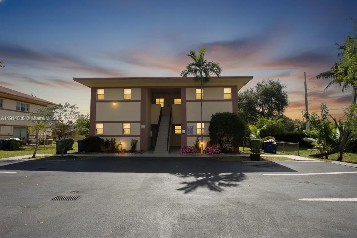 825 Sw 10th St, Hallandale Beach, Florida 33009, Hallandale Beach, Florida 33009, ,Residential Income,For Sale,825 Sw 10th St, Hallandale Beach, Florida 33009,A11914808