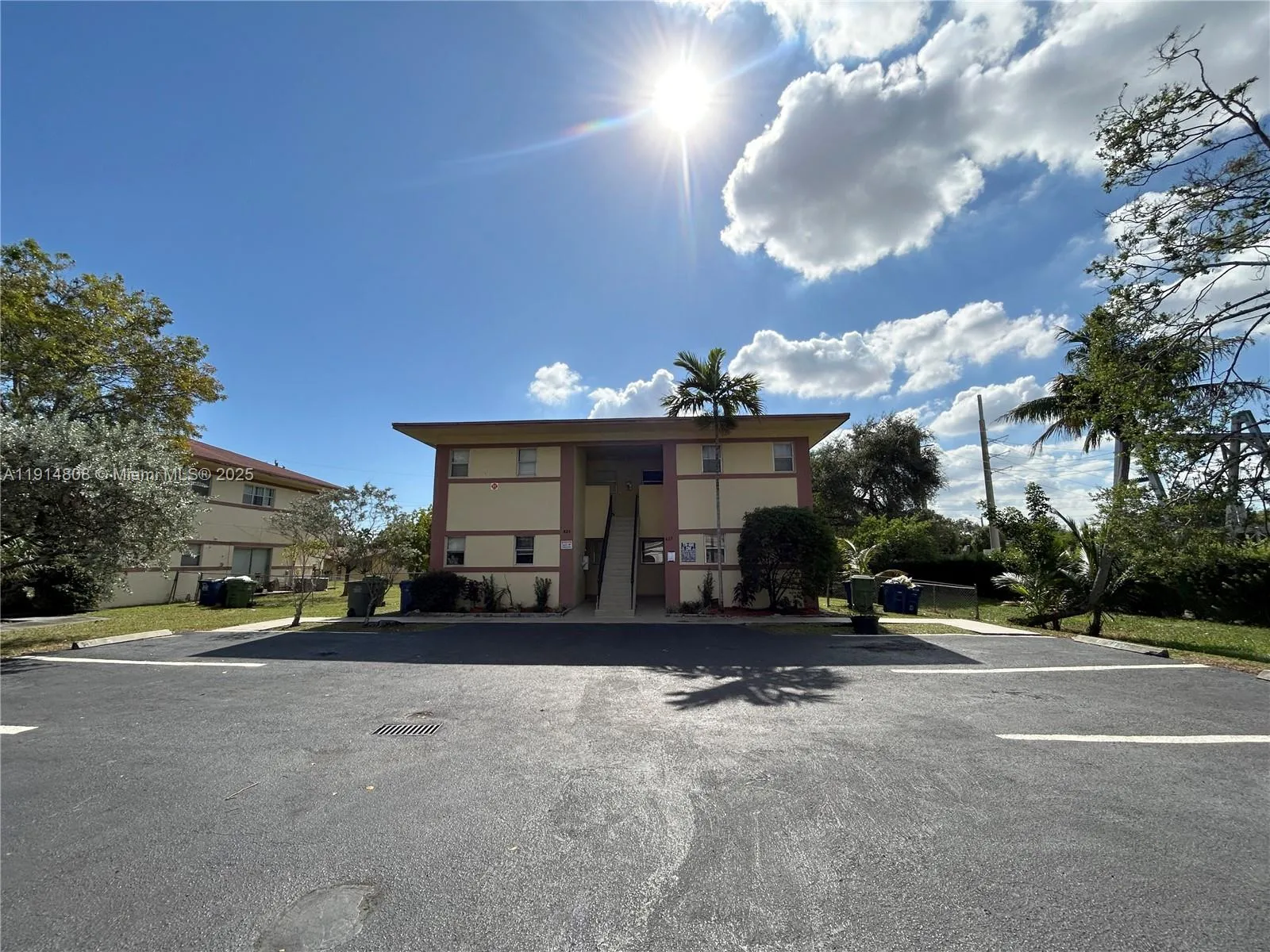 825 Sw 10th St, Hallandale Beach, Florida 33009, Hallandale Beach, Florida 33009, ,Residential Income,For Sale,825 Sw 10th St, Hallandale Beach, Florida 33009,A11914808