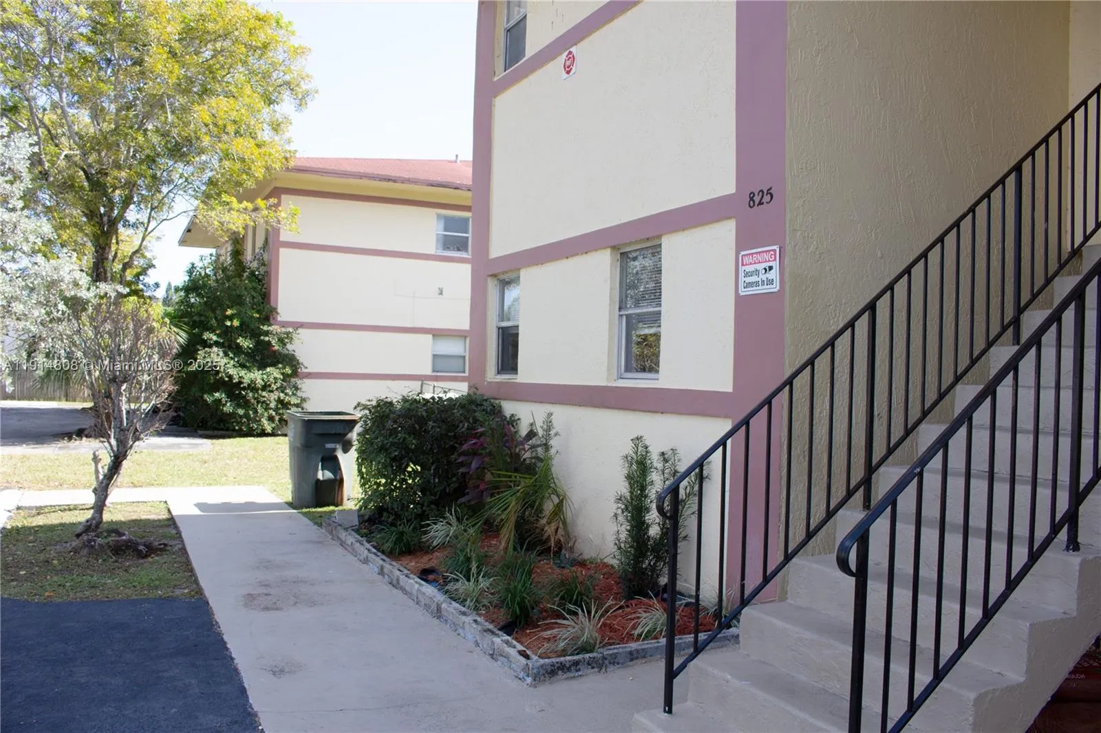 825 Sw 10th St, Hallandale Beach, Florida 33009, Hallandale Beach, Florida 33009, ,Residential Income,For Sale,825 Sw 10th St, Hallandale Beach, Florida 33009,A11914808