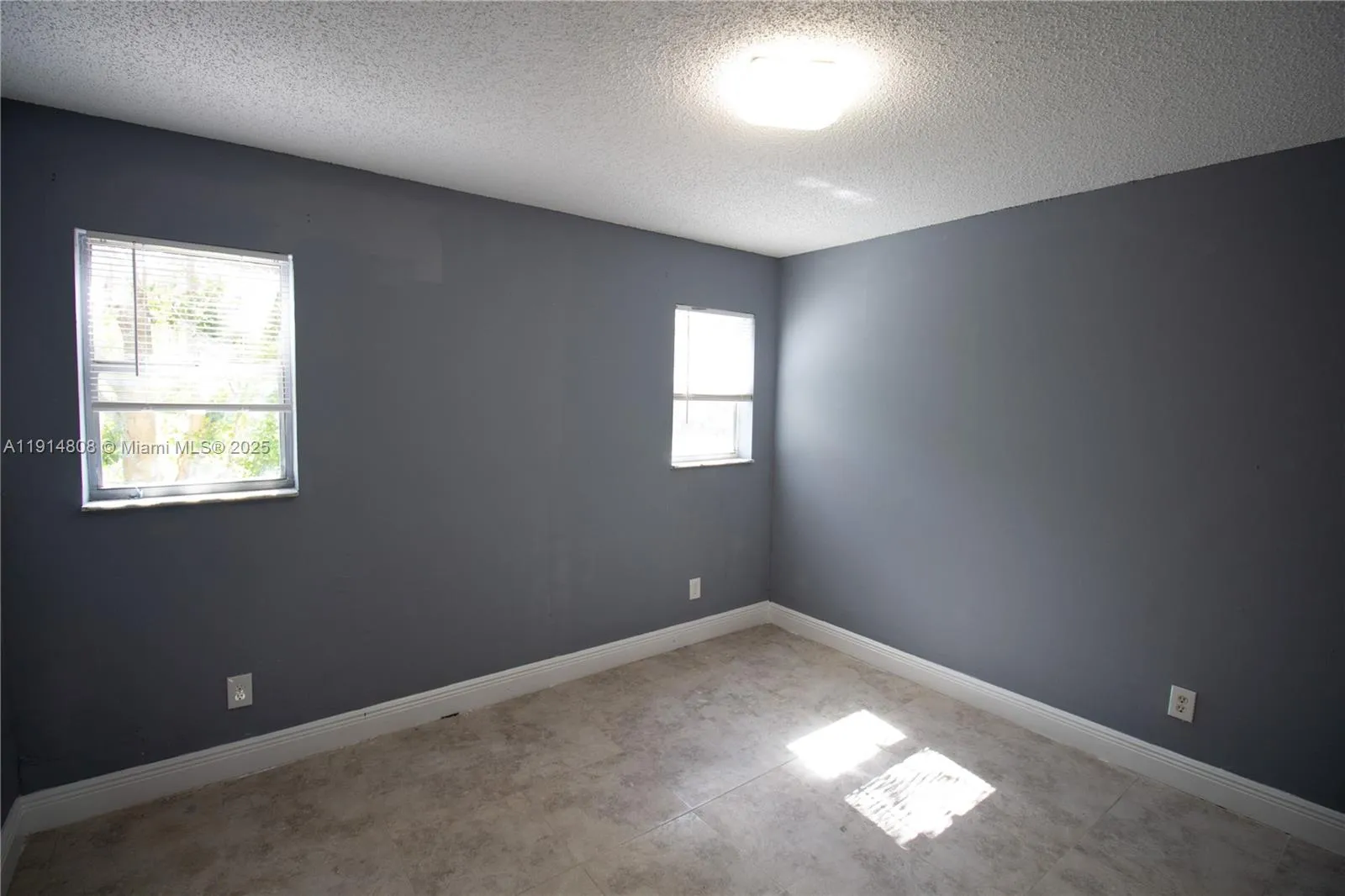 825 Sw 10th St, Hallandale Beach, Florida 33009, Hallandale Beach, Florida 33009, ,Residential Income,For Sale,825 Sw 10th St, Hallandale Beach, Florida 33009,A11914808