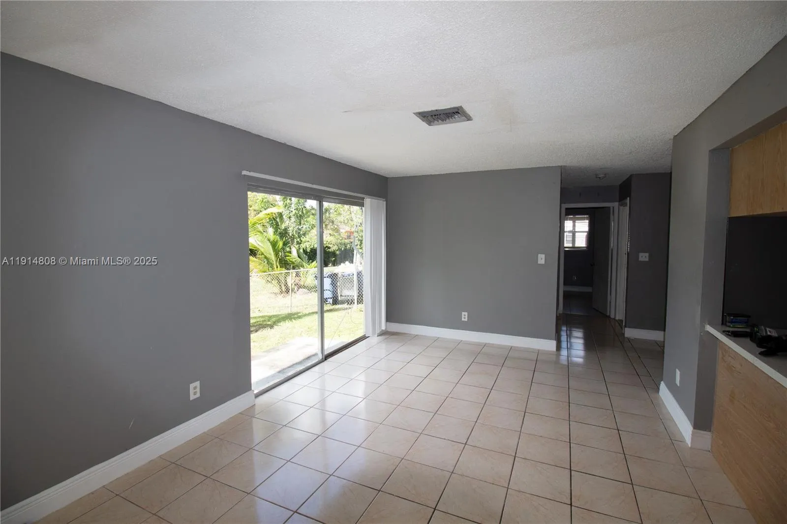 825 Sw 10th St, Hallandale Beach, Florida 33009, Hallandale Beach, Florida 33009, ,Residential Income,For Sale,825 Sw 10th St, Hallandale Beach, Florida 33009,A11914808