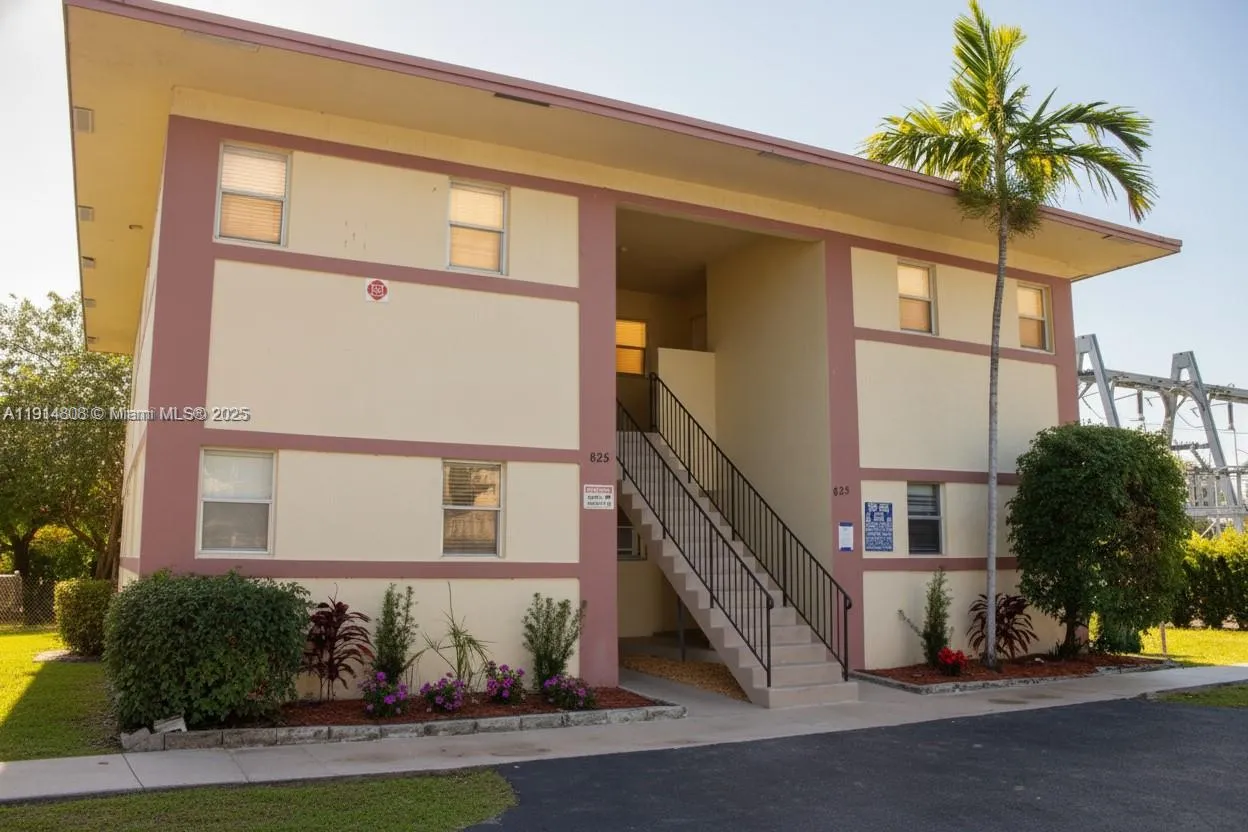 825 Sw 10th St, Hallandale Beach, Florida 33009, Hallandale Beach, Florida 33009, ,Residential Income,For Sale,825 Sw 10th St, Hallandale Beach, Florida 33009,A11914808