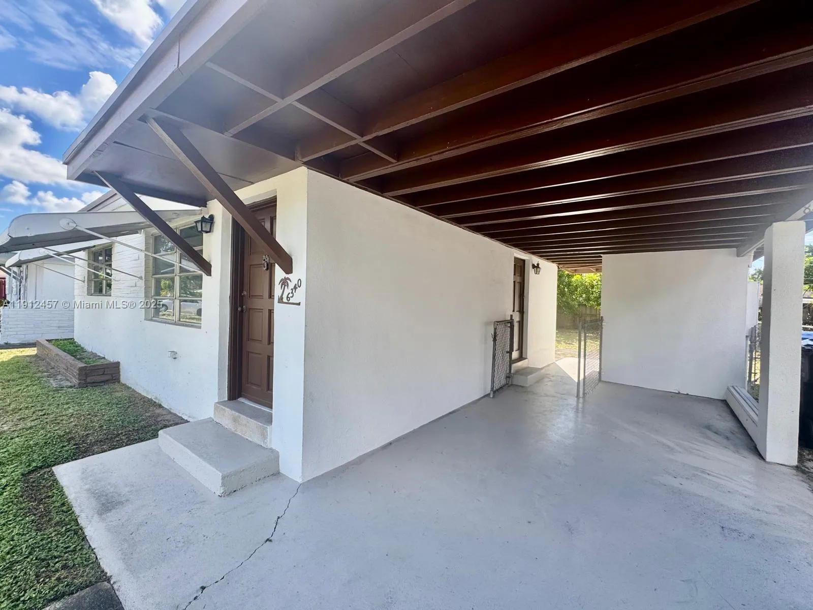 6340 Washington St, Hollywood, Florida 33023, Hollywood, Florida 33023, 2 Bedrooms Bedrooms, ,1 BathroomBathrooms,Residential,For Sale,6340 Washington St, Hollywood, Florida 33023,A11912457