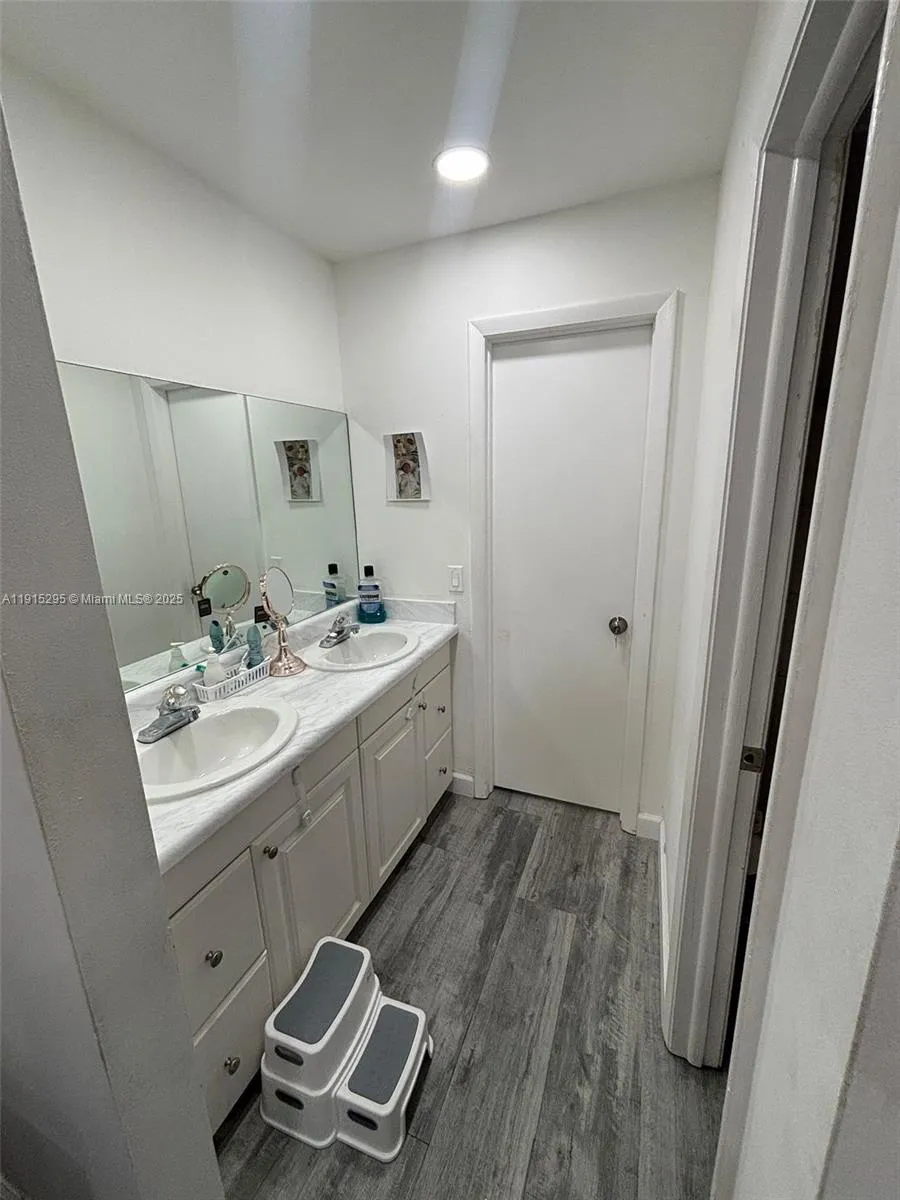 9712 Hammocks Blvd 201-30, Miami, Florida 33196, Miami, Florida 33196, 3 Bedrooms Bedrooms, ,2 BathroomsBathrooms,Residential Lease,For Rent,9712 Hammocks Blvd 201-30, Miami, Florida 33196,A11915295