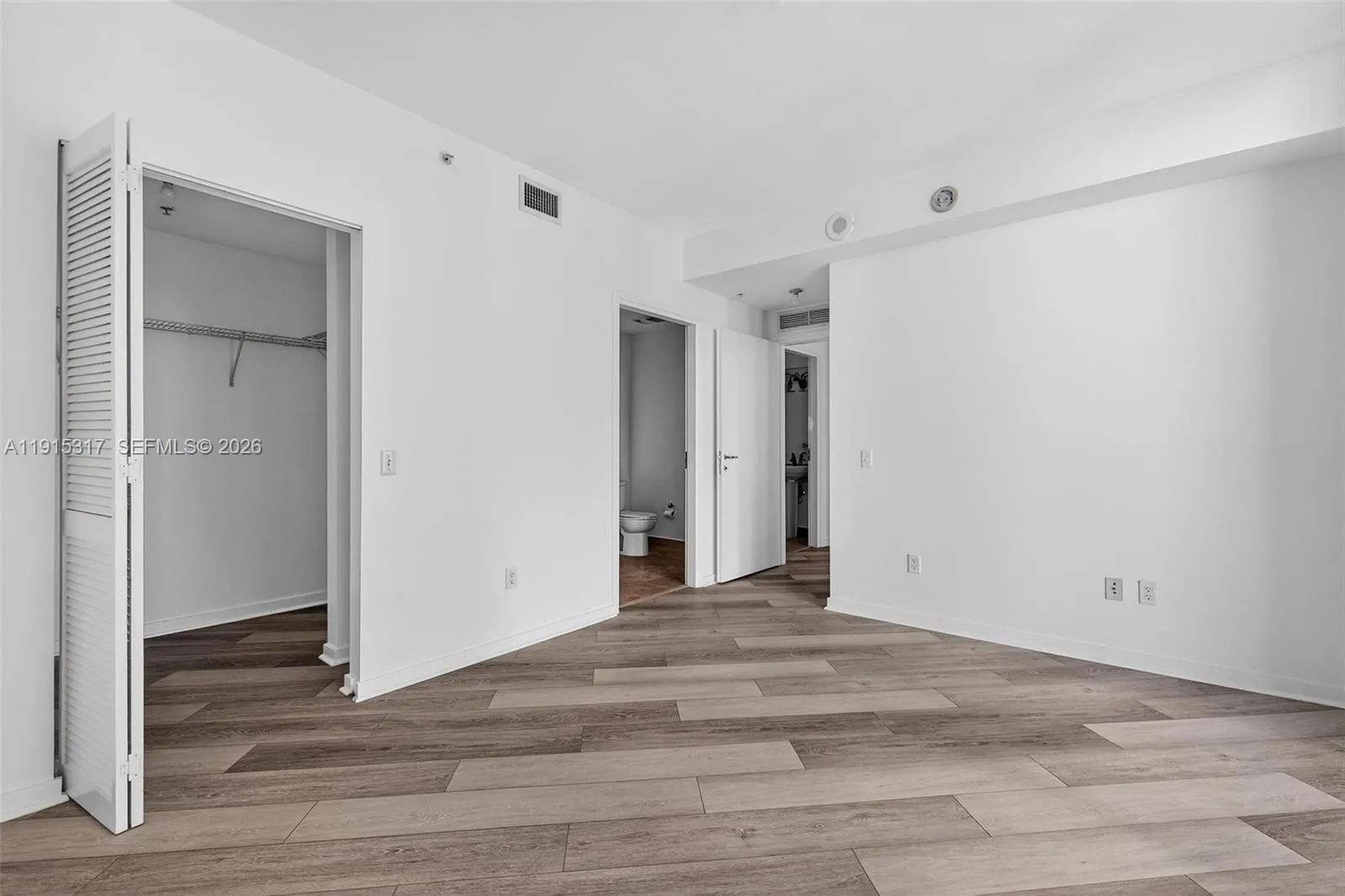 300 S Biscayne Blvd T-2407, Miami, Florida 33131, Miami, Florida 33131, 1 Bedroom Bedrooms, ,1 BathroomBathrooms,Residential,For Sale,300 S Biscayne Blvd T-2407, Miami, Florida 33131,A11915317