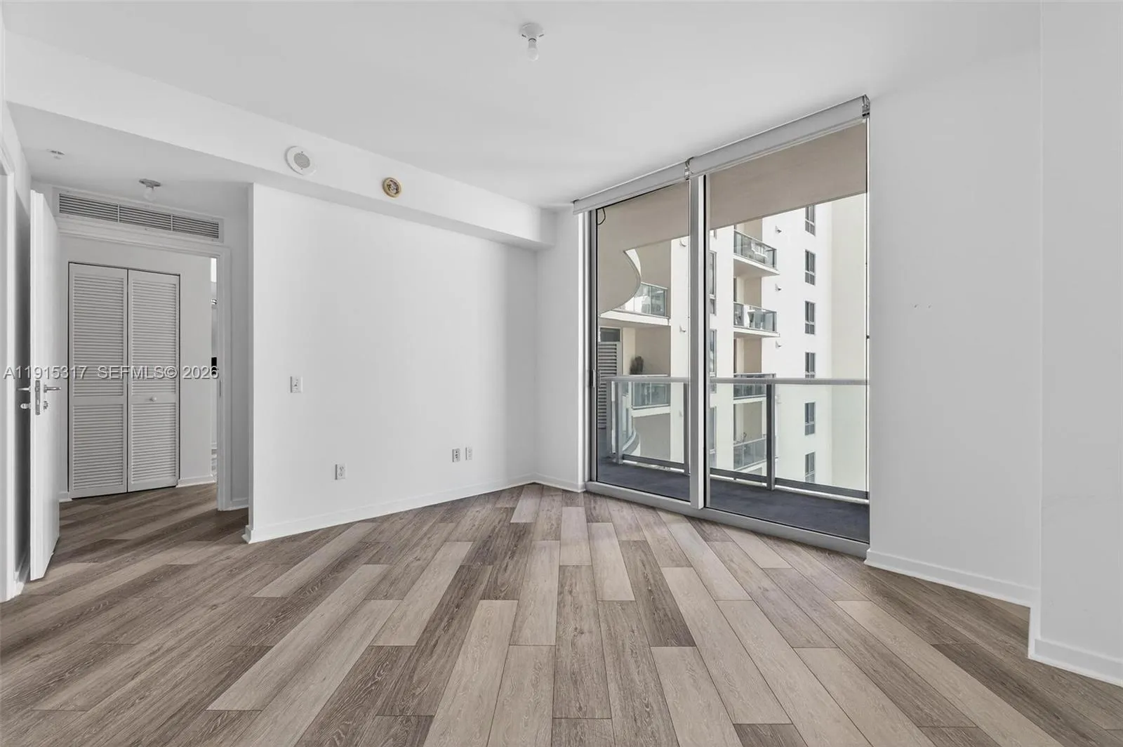 300 S Biscayne Blvd T-2407, Miami, Florida 33131, Miami, Florida 33131, 1 Bedroom Bedrooms, ,1 BathroomBathrooms,Residential,For Sale,300 S Biscayne Blvd T-2407, Miami, Florida 33131,A11915317