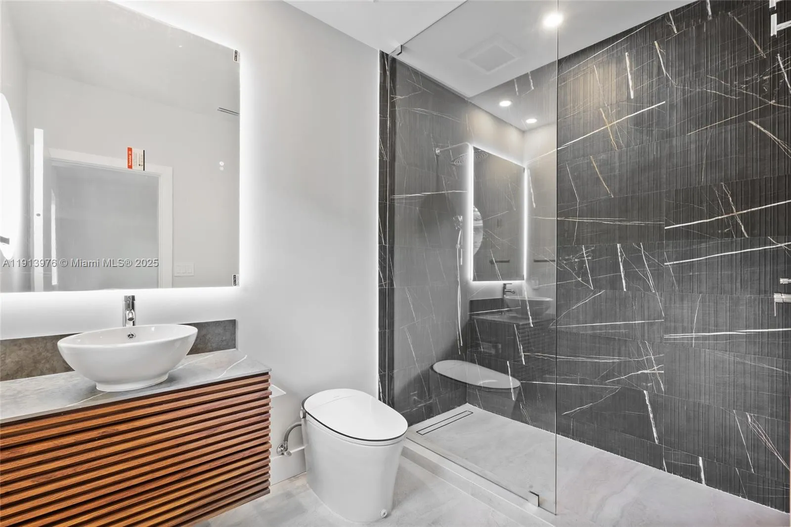 550 S Shore Dr, Miami Beach, Florida 33141, Miami Beach, Florida 33141, 4 Bedrooms Bedrooms, ,4 BathroomsBathrooms,Residential,For Sale,550 S Shore Dr, Miami Beach, Florida 33141,A11913976