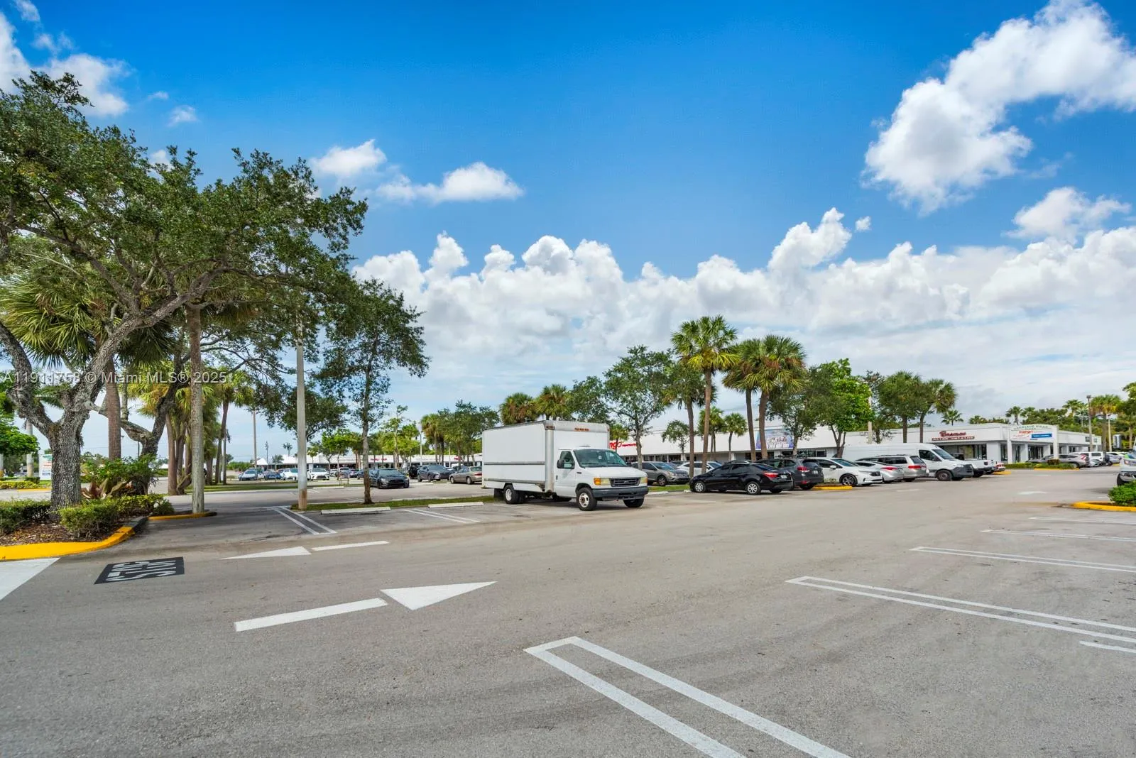 Huge parking lot with plenty of spaces!