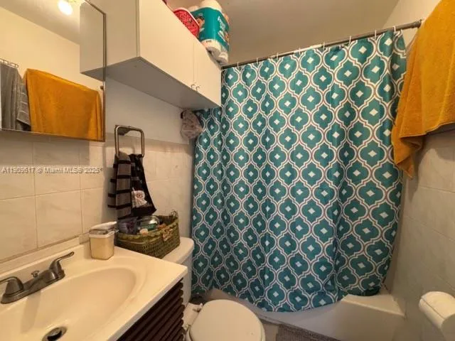 Unit B1 - Bathroom