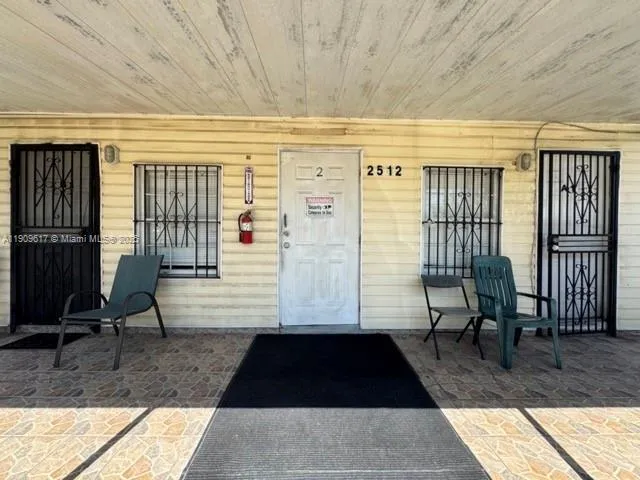 Front Porch (Entrance to Upstairs)