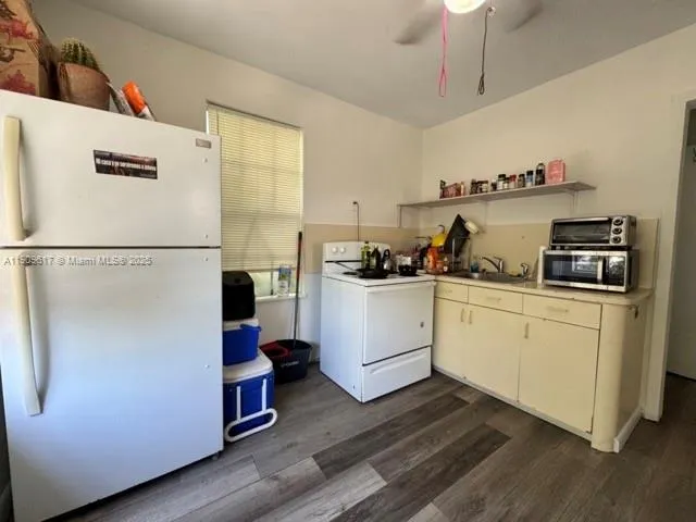 Unit B2 - Kitchen