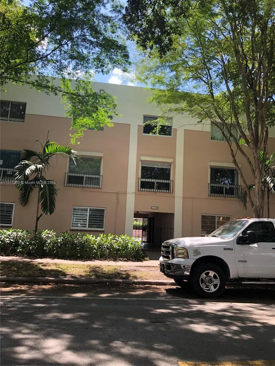 1110 Salzedo St 2g, Coral Gables, Florida 33134, Coral Gables, Florida 33134, 2 Bedrooms Bedrooms, ,1 BathroomBathrooms,Residential,For Sale,1110 Salzedo St 2g, Coral Gables, Florida 33134,A11915892