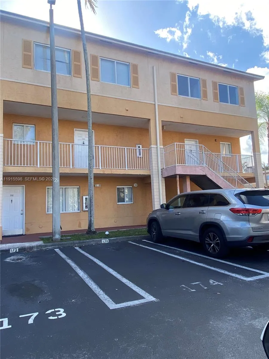 6245 Kendale Lakes Cir 209, Miami, Florida 33183, Miami, Florida 33183, 3 Bedrooms Bedrooms, ,2 BathroomsBathrooms,Residential Lease,For Rent,6245 Kendale Lakes Cir 209, Miami, Florida 33183,A11915598