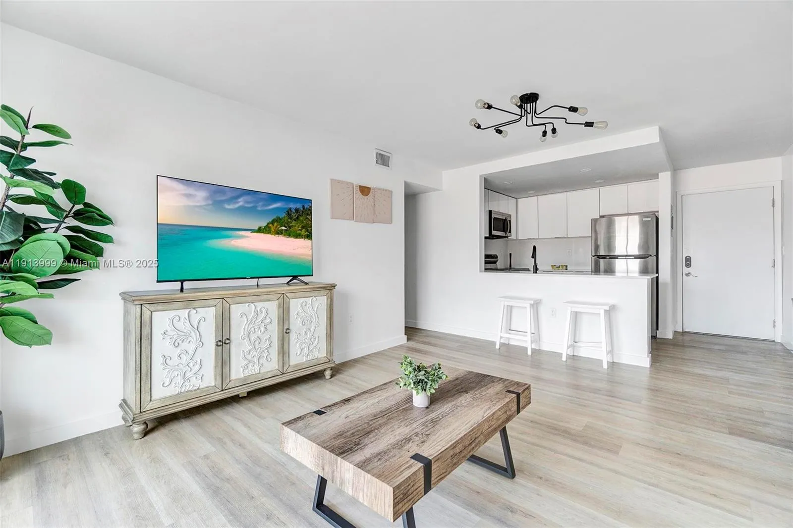 620 Sw 10th St 202, Miami, Florida 33130, Miami, Florida 33130, 2 Bedrooms Bedrooms, ,1 BathroomBathrooms,Residential Lease,For Rent,620 Sw 10th St 202, Miami, Florida 33130,A11913999