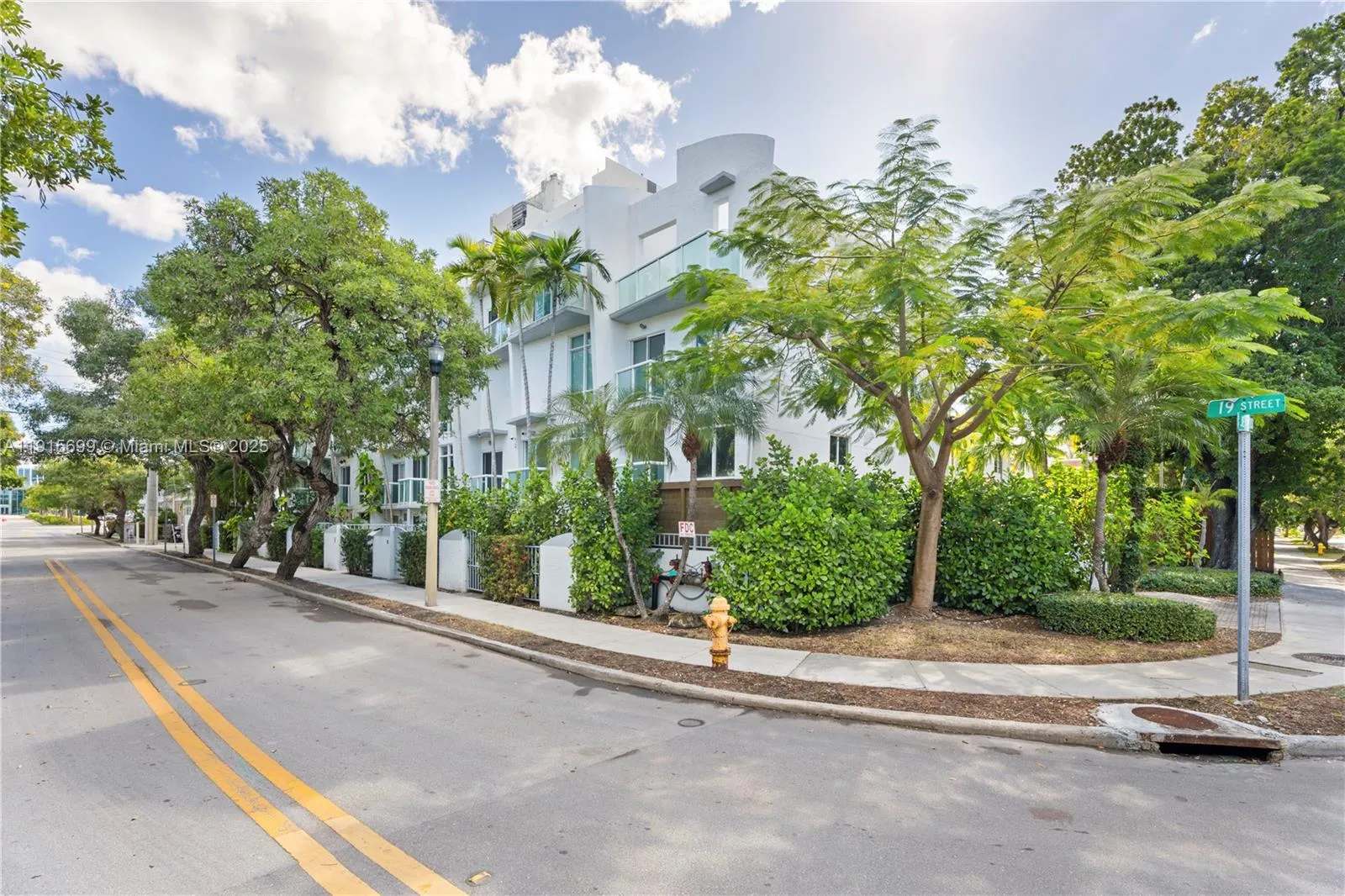 1853 Jefferson Ave 6, Miami Beach, Florida 33139, Miami Beach, Florida 33139, 3 Bedrooms Bedrooms, ,3 BathroomsBathrooms,Residential,For Sale,1853 Jefferson Ave 6, Miami Beach, Florida 33139,A11915699