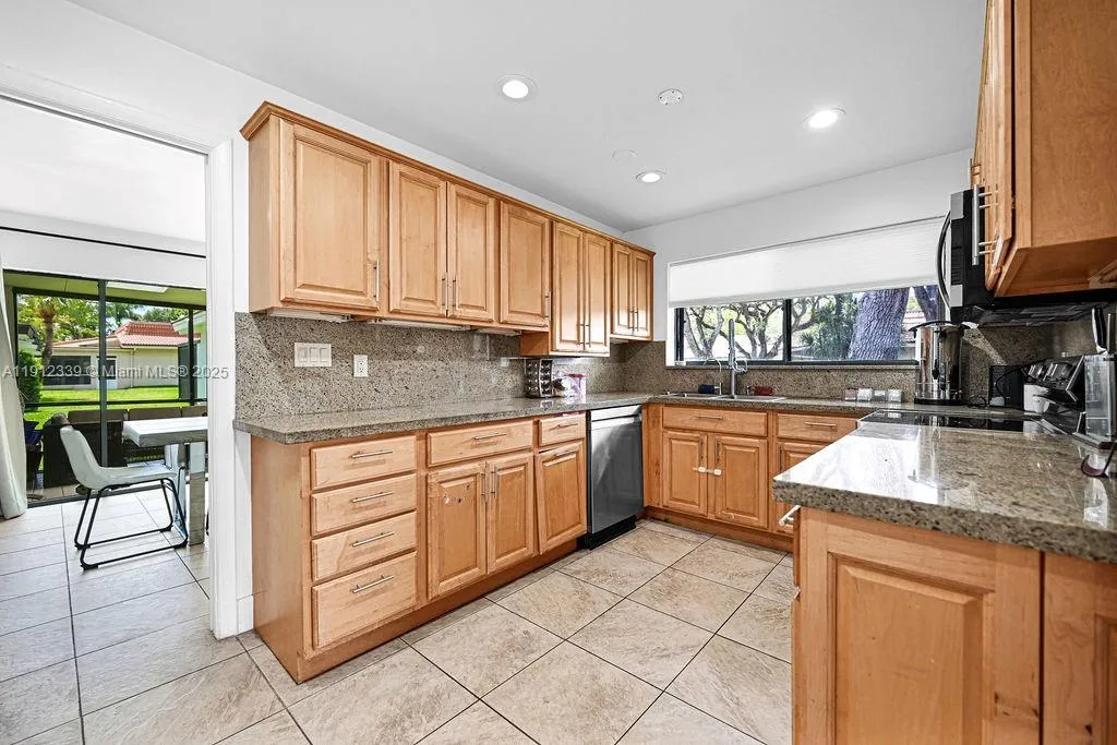 3501 Keyser Ave 43, Hollywood, Florida 33021, Hollywood, Florida 33021, 2 Bedrooms Bedrooms, ,2 BathroomsBathrooms,Residential,For Sale,3501 Keyser Ave 43, Hollywood, Florida 33021,A11912339