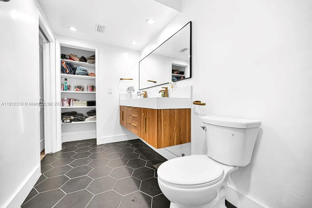 3501 Keyser Ave 43, Hollywood, Florida 33021, Hollywood, Florida 33021, 2 Bedrooms Bedrooms, ,2 BathroomsBathrooms,Residential,For Sale,3501 Keyser Ave 43, Hollywood, Florida 33021,A11912339