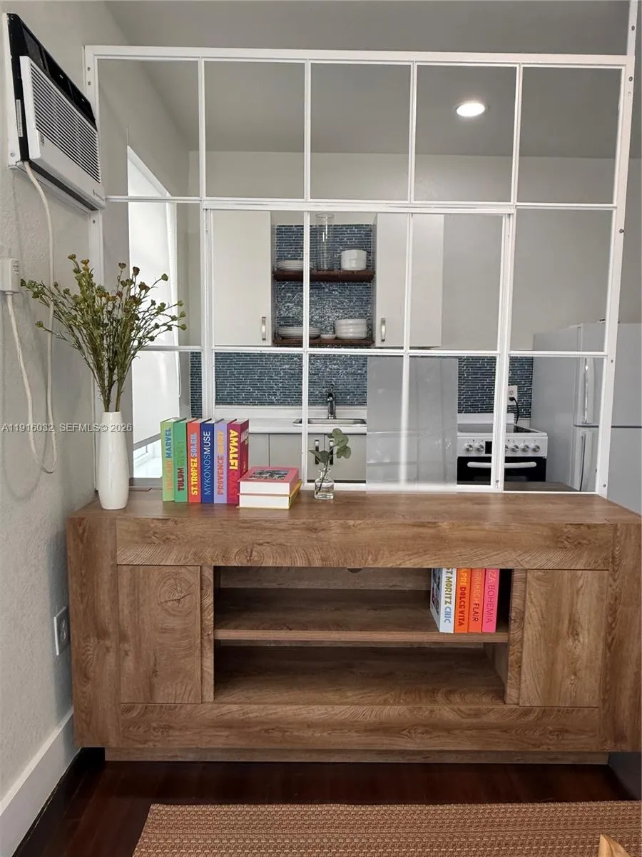 723 2nd St 1, Miami Beach, Florida 33139, Miami Beach, Florida 33139, ,1 BathroomBathrooms,Residential Lease,For Rent,723 2nd St 1, Miami Beach, Florida 33139,A11916032
