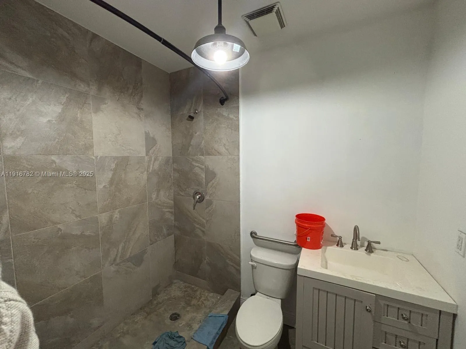 4685 E 11th Ave 2, Hialeah, Florida 33013, Hialeah, Florida 33013, ,Commercial Lease,For Rent,4685 E 11th Ave 2, Hialeah, Florida 33013,A11916782