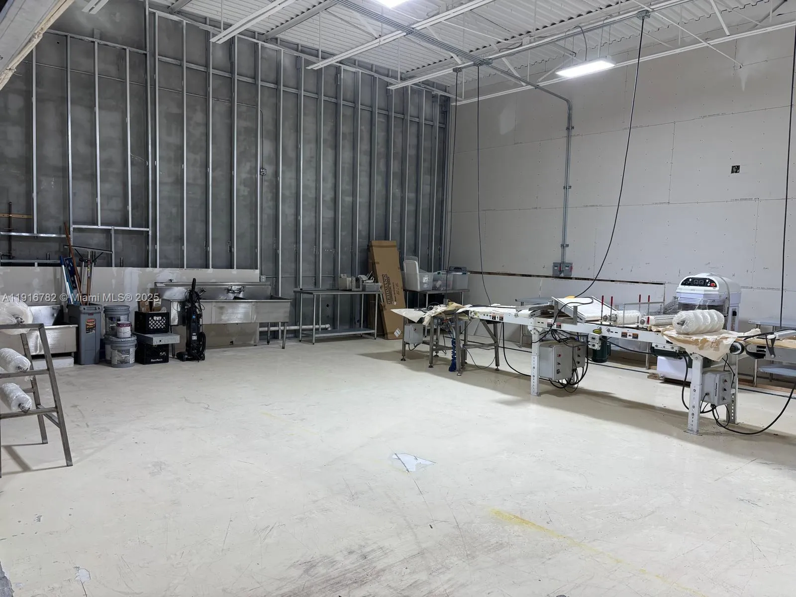 4685 E 11th Ave 2, Hialeah, Florida 33013, Hialeah, Florida 33013, ,Commercial Lease,For Rent,4685 E 11th Ave 2, Hialeah, Florida 33013,A11916782