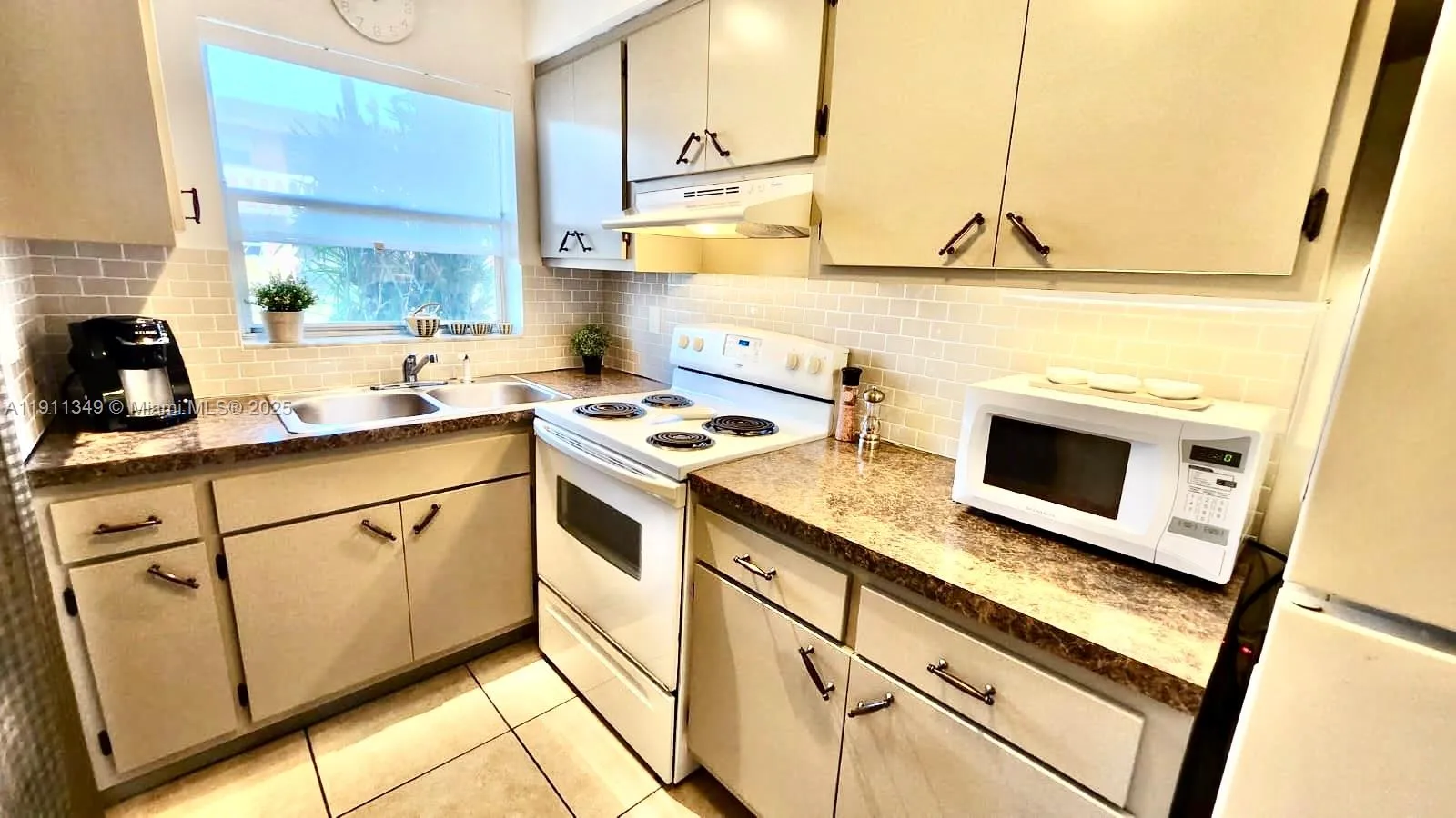 160 Ne 8th Ave 21a, Hallandale Beach, Florida 3300, Hallandale Beach, Florida 33009, 1 Bedroom Bedrooms, ,1 BathroomBathrooms,Residential,For Sale,160 Ne 8th Ave 21a, Hallandale Beach, Florida 3300,A11911349