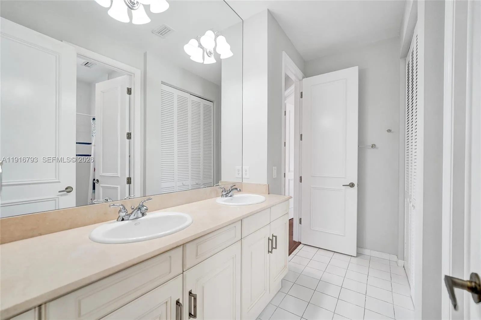 919 Adams St, Hollywood, Florida 33019, Hollywood, Florida 33019, 4 Bedrooms Bedrooms, ,3 BathroomsBathrooms,Residential,For Sale,919 Adams St, Hollywood, Florida 33019,A11916793