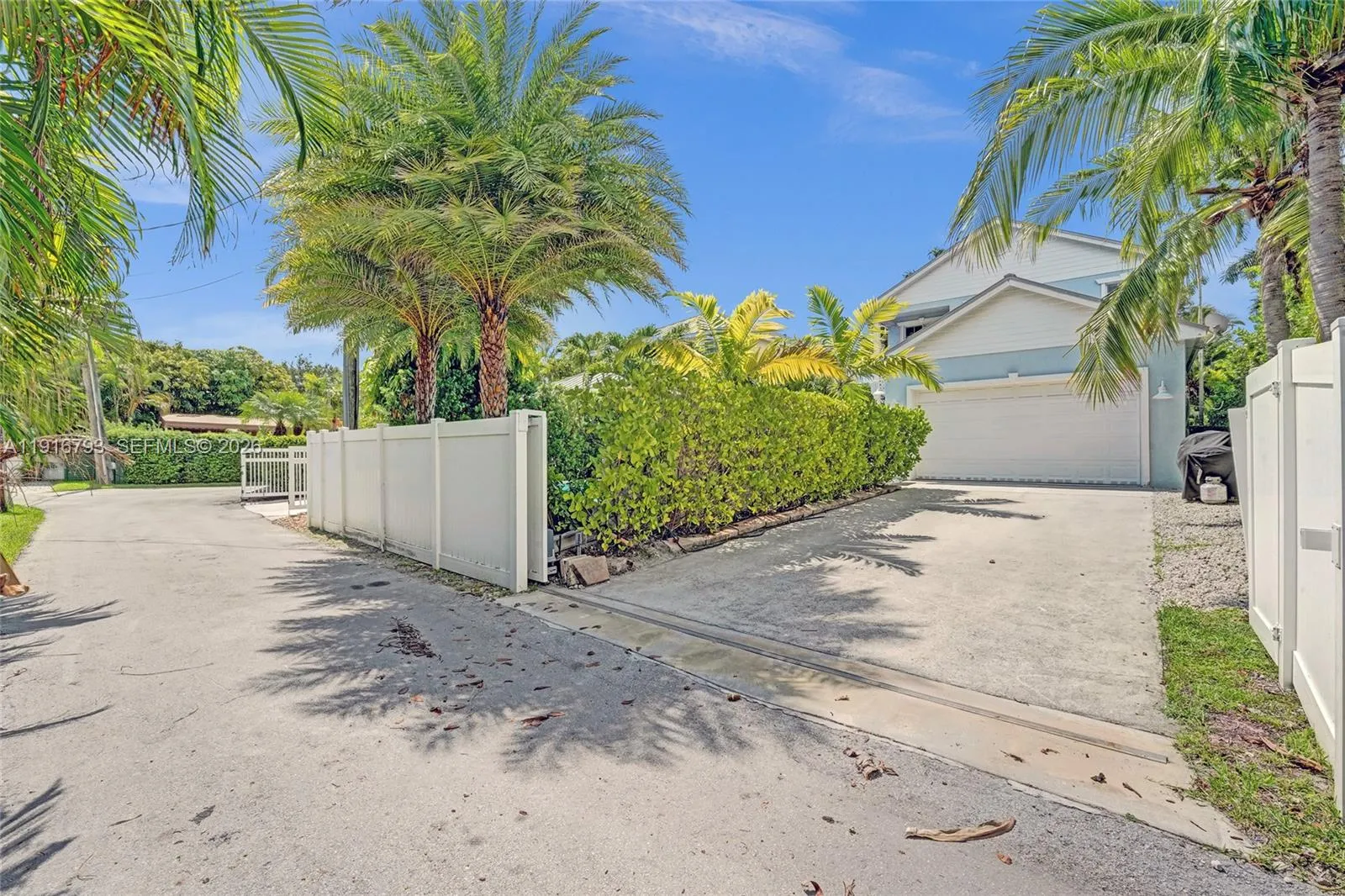 919 Adams St, Hollywood, Florida 33019, Hollywood, Florida 33019, 4 Bedrooms Bedrooms, ,3 BathroomsBathrooms,Residential,For Sale,919 Adams St, Hollywood, Florida 33019,A11916793