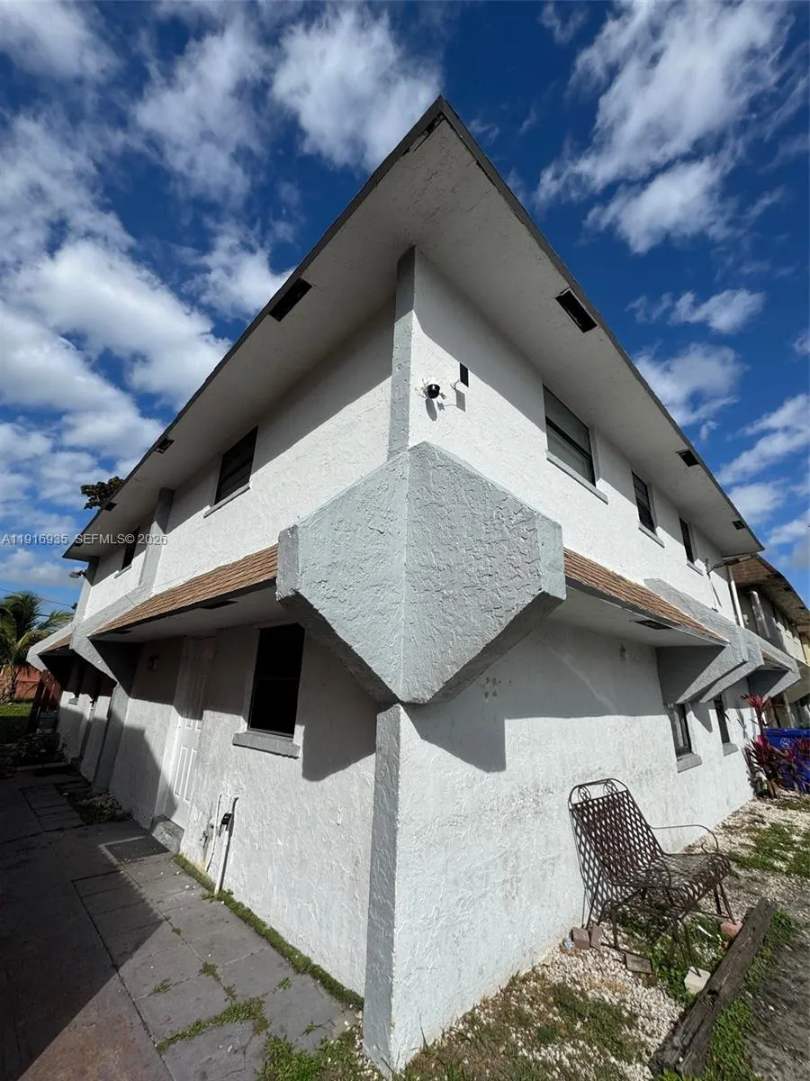 1741 Sw 40th Ter, Fort Lauderdale, Florida 33317, Fort Lauderdale, Florida 33317, ,Residential Income,For Sale,1741 Sw 40th Ter, Fort Lauderdale, Florida 33317,A11916935