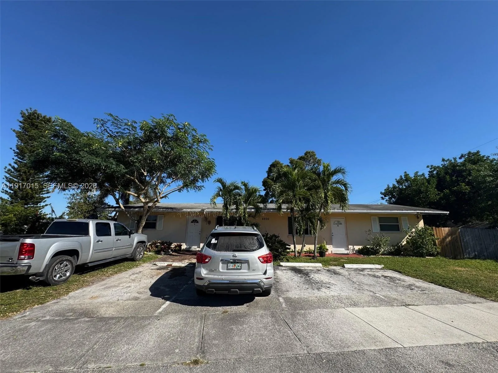 2200 Sw 42nd Ave, Fort Lauderdale, Florida 33317, Fort Lauderdale, Florida 33317, ,Residential Income,For Sale,2200 Sw 42nd Ave, Fort Lauderdale, Florida 33317,A11917015