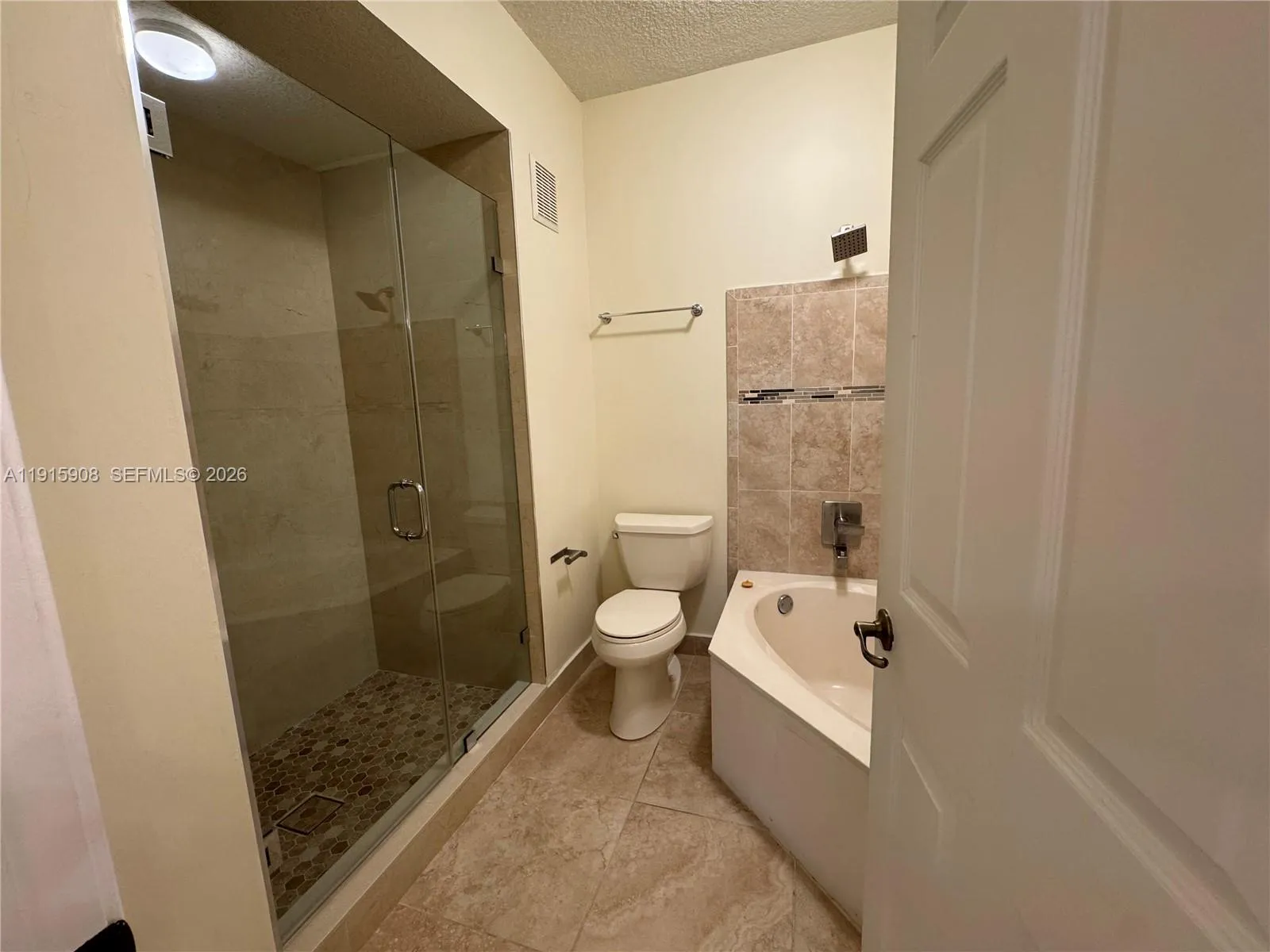 10159 Nw 43rd Ter, Doral, Florida 33178, Doral, Florida 33178, 4 Bedrooms Bedrooms, ,3 BathroomsBathrooms,Residential Lease,For Rent,10159 Nw 43rd Ter, Doral, Florida 33178,A11915908
