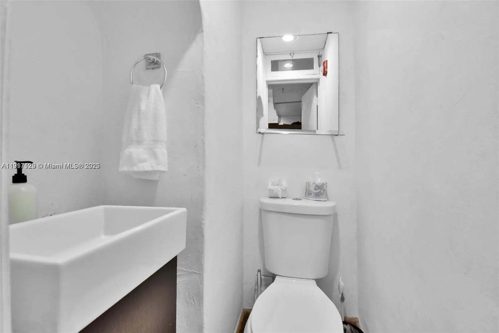 1018 Jefferson Ave, Miami Beach, Florida 33139, Miami Beach, Florida 33139, ,Commercial Sale,For Sale,1018 Jefferson Ave, Miami Beach, Florida 33139,A11917129