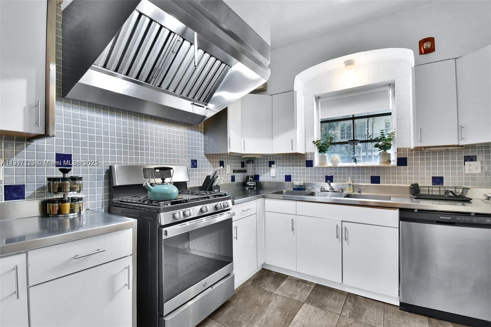 1018 Jefferson Ave, Miami Beach, Florida 33139, Miami Beach, Florida 33139, ,Commercial Sale,For Sale,1018 Jefferson Ave, Miami Beach, Florida 33139,A11917129