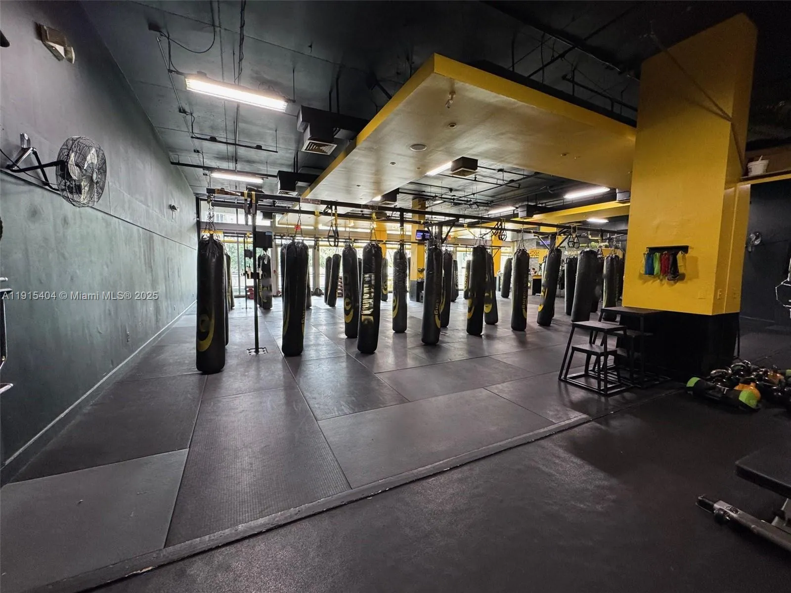 169 Sw 7th St Cu-c & Cu-d, Miami, Florida 3313, Miami, Florida 33130, ,Commercial Lease,For Rent,169 Sw 7th St Cu-c & Cu-d, Miami, Florida 3313,A11915404