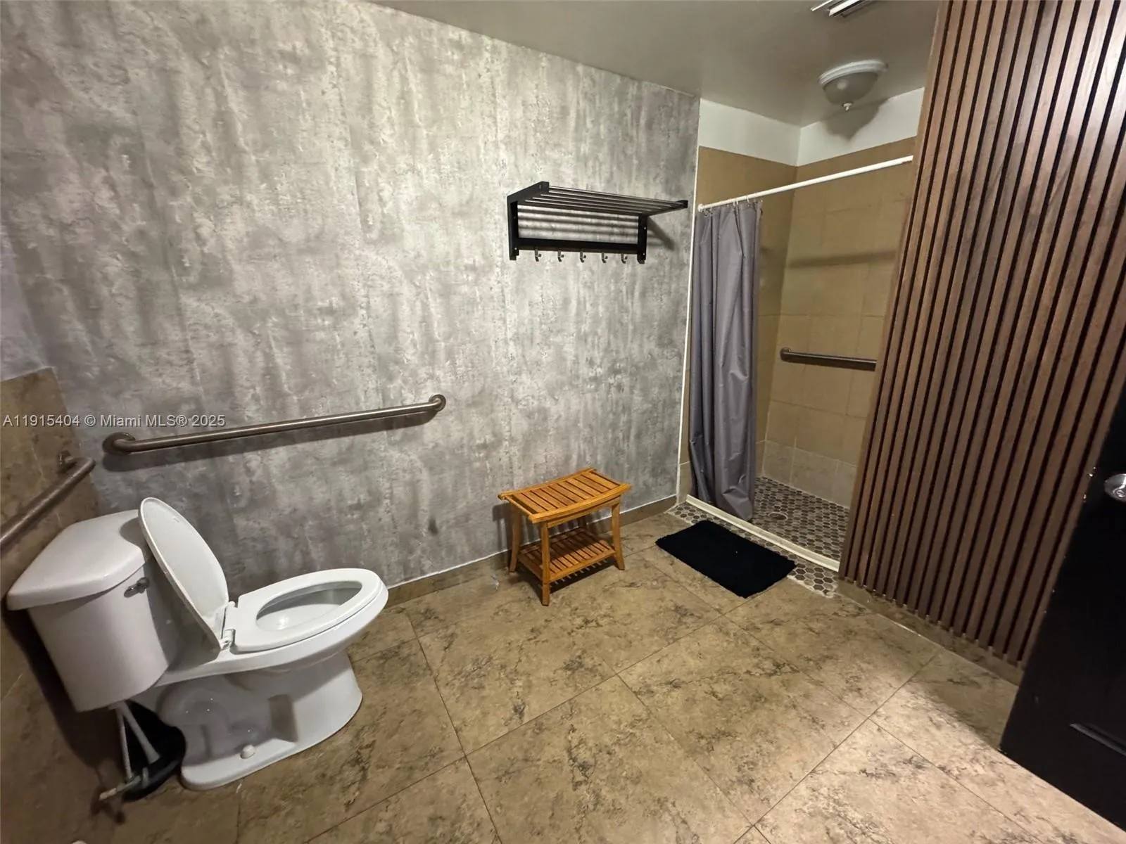 169 Sw 7th St Cu-c & Cu-d, Miami, Florida 3313, Miami, Florida 33130, ,Commercial Lease,For Rent,169 Sw 7th St Cu-c & Cu-d, Miami, Florida 3313,A11915404