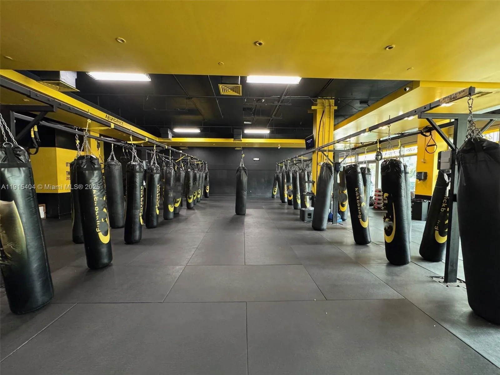 169 Sw 7th St Cu-c & Cu-d, Miami, Florida 3313, Miami, Florida 33130, ,Commercial Lease,For Rent,169 Sw 7th St Cu-c & Cu-d, Miami, Florida 3313,A11915404